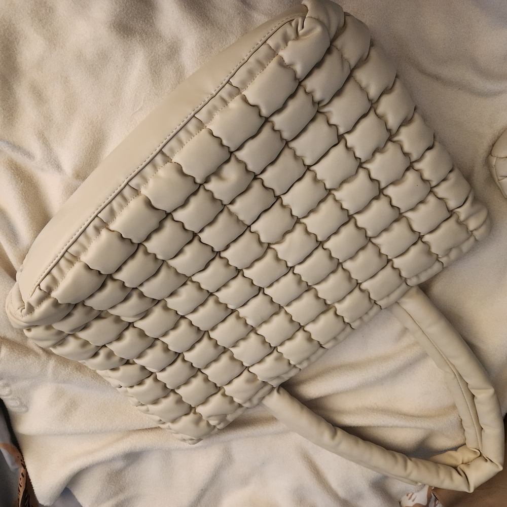 Elegant Cream Quilted Women's Bag